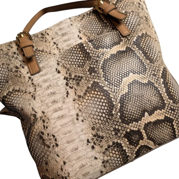 Anne Klein Snakeskin Pattern Tote Bag Matching Attached Keytag ID Tag Tan Straps - Picture 8 of 14